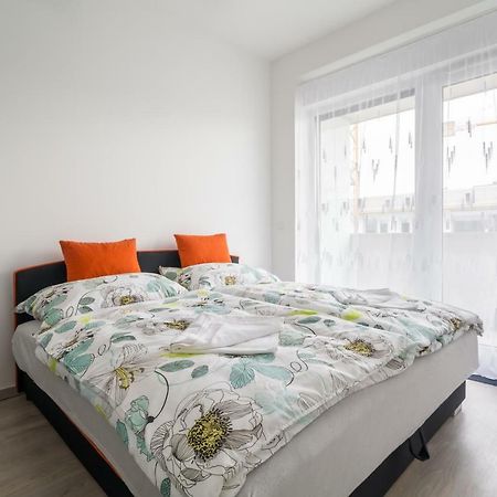 Bpr Chic White Home With Terrace & A/C & Garage บูดาเปสต์ ภายนอก รูปภาพ